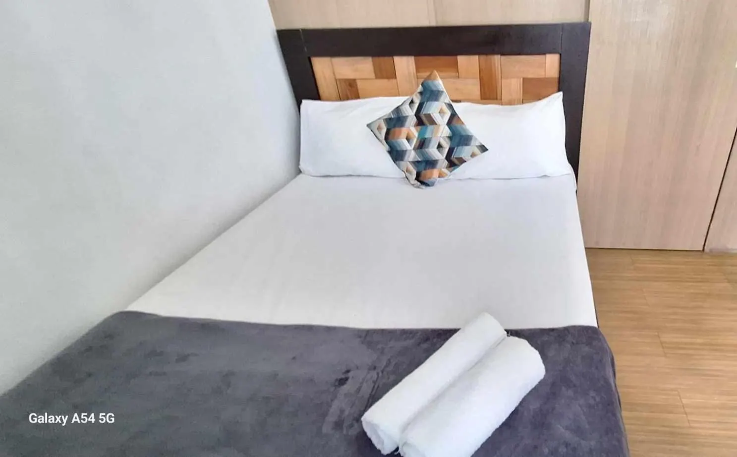Bright And Cozy 1 Bedroom With Balcony Pool View And Wifi In Grace Residences Manila Apartment