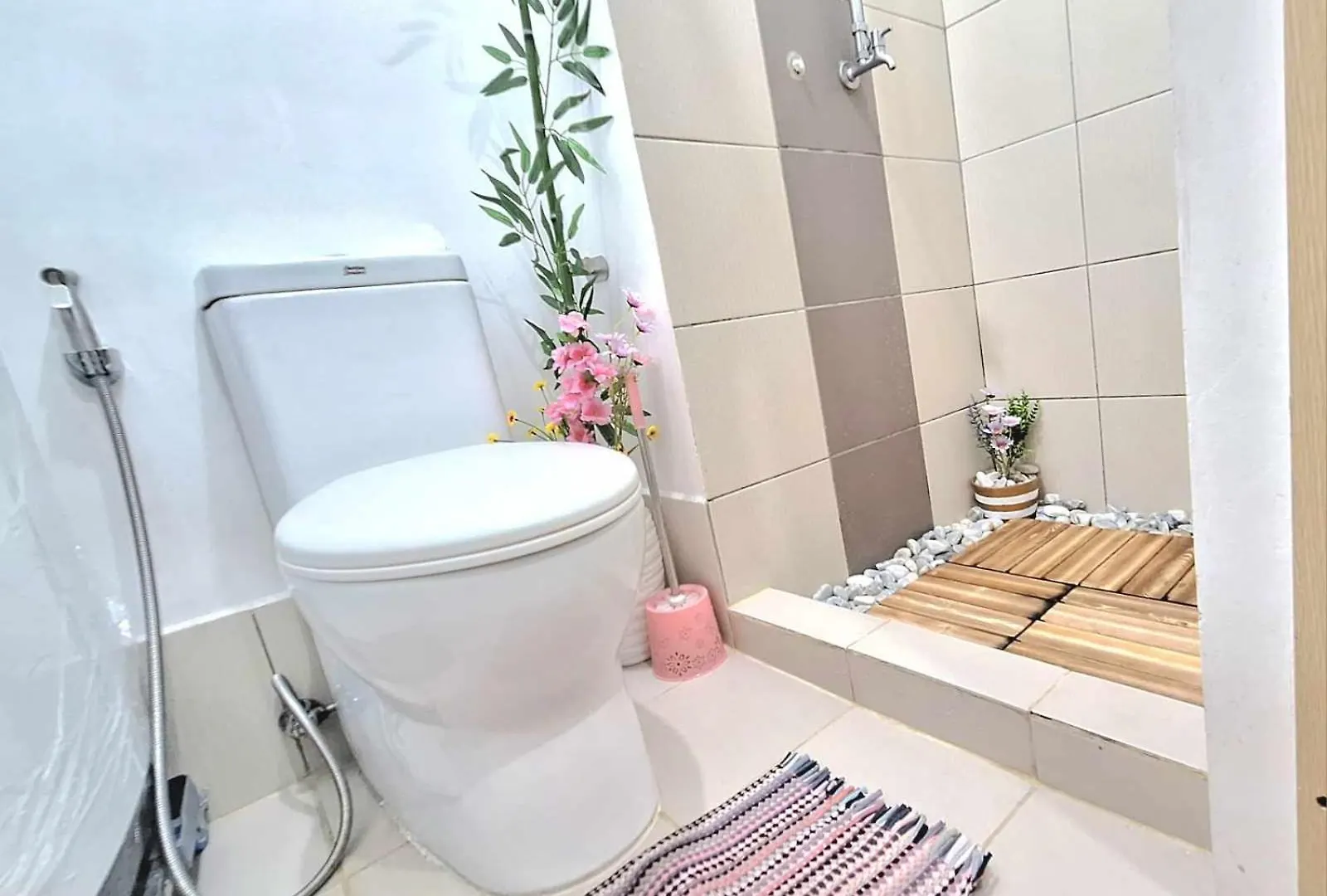 Bright And Cozy 1 Bedroom With Balcony Pool View And Wifi In Grace Residences Manila
