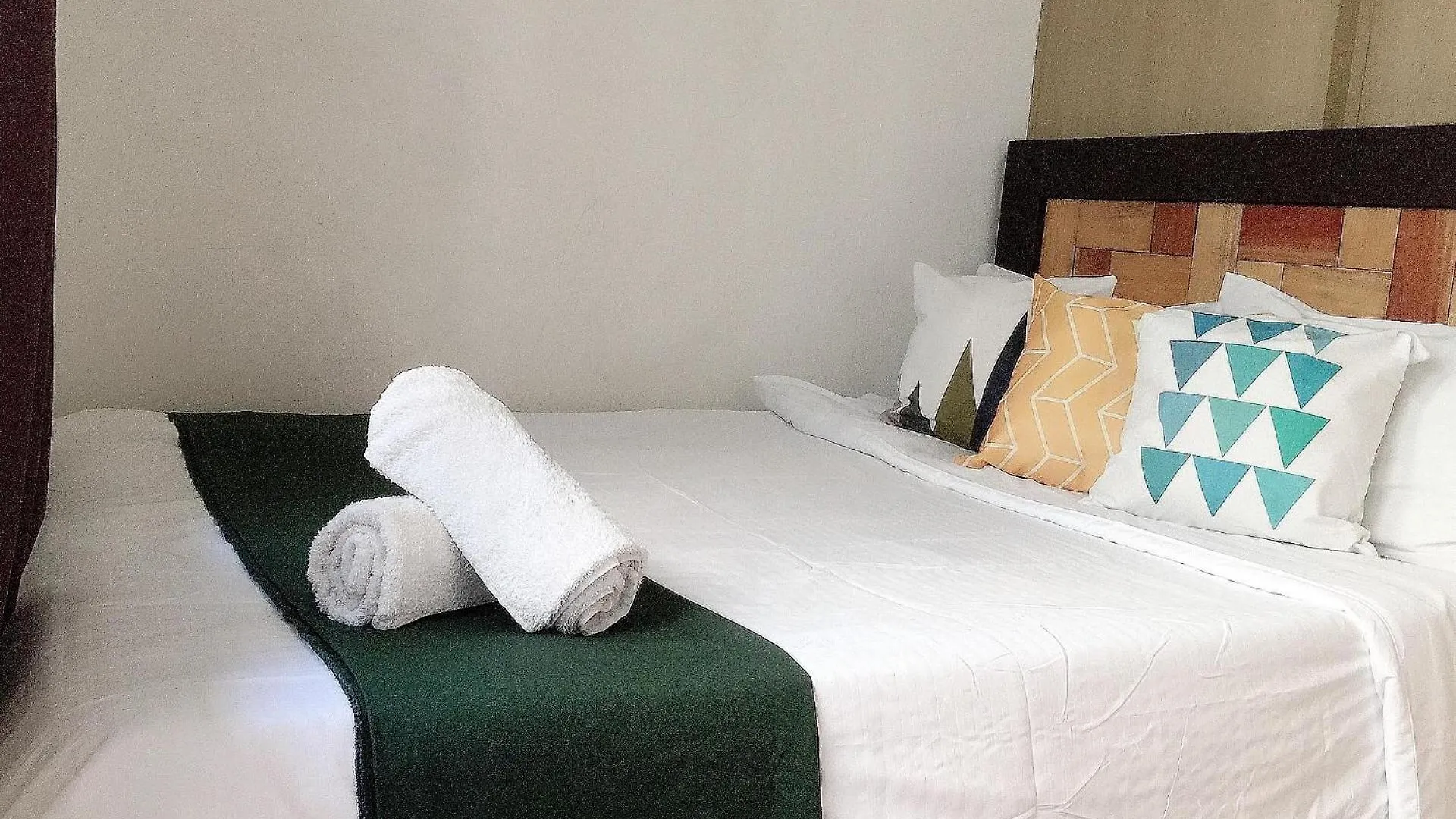 Bright And Cozy 1 Bedroom With Balcony Pool View And Wifi In Grace Residences Manila 0*,